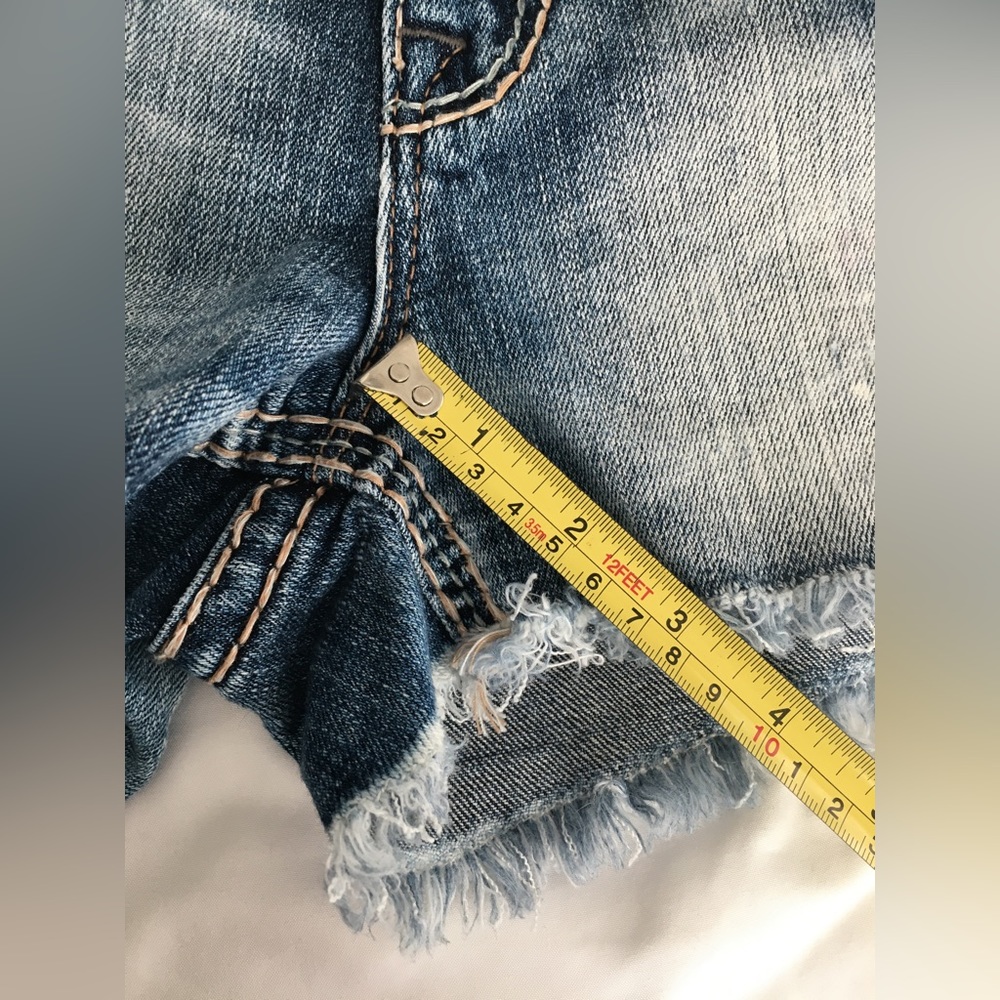 EUC Rock Revival Raven 27 heavily embroidered/embellished jean shorts. - Picture 9 of 13